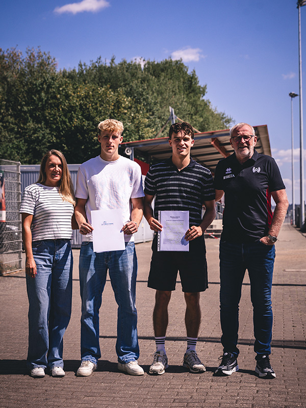 Tim Neubert und Ben Nink meistern Abitur